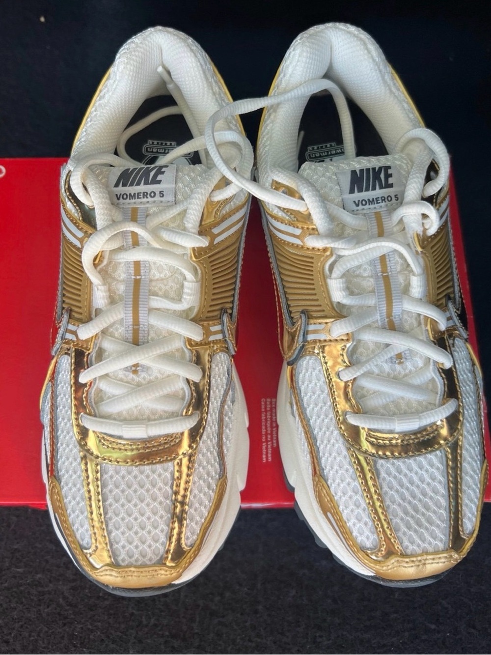 Size 12W/10.5M Nike Zoom Vomero 5 Metallic Gold Women's HF7723-001 Missing Lid! - Picture 5 of 8